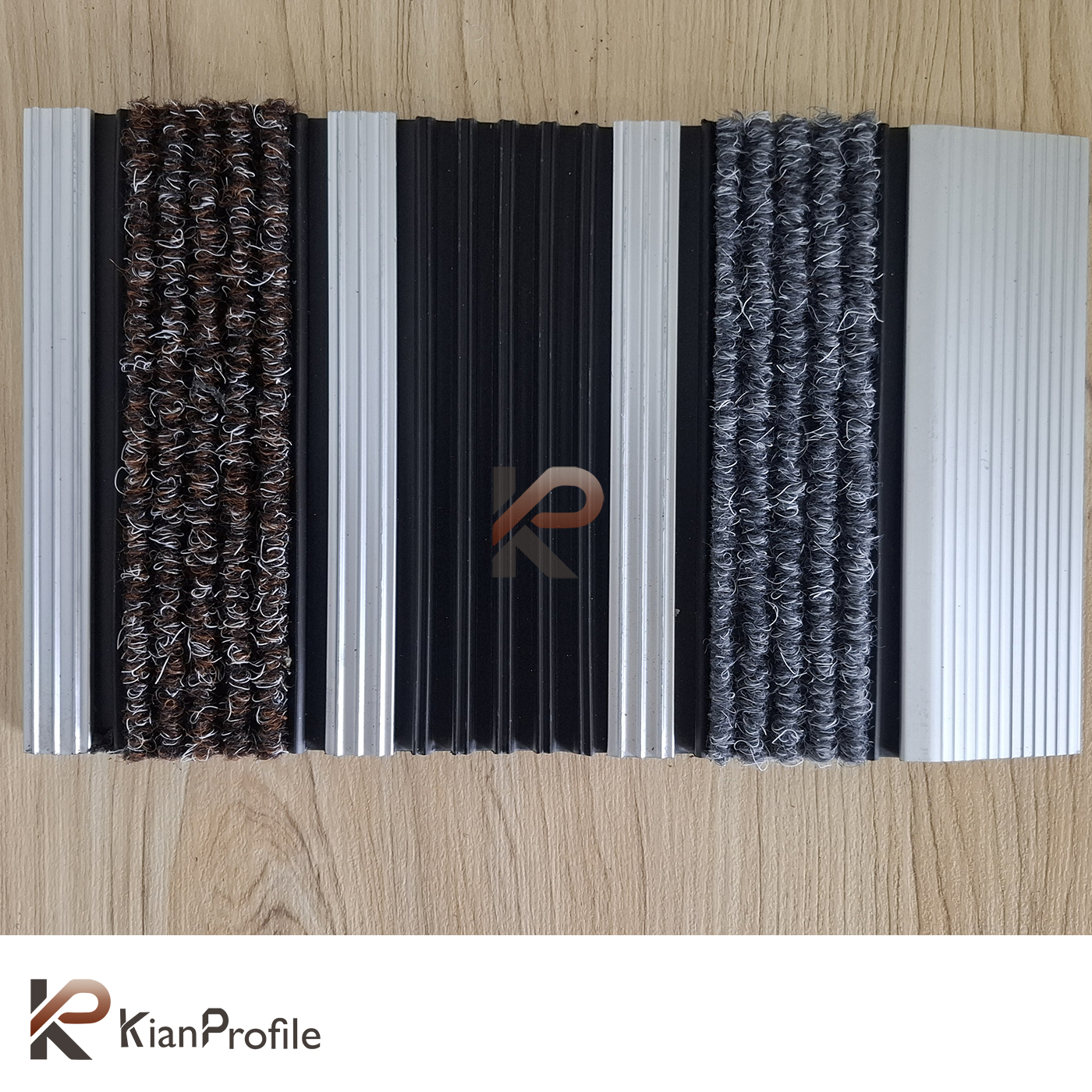 پادری آلومینیومی یک سانتی کد D450 با رویه PVC و موکت