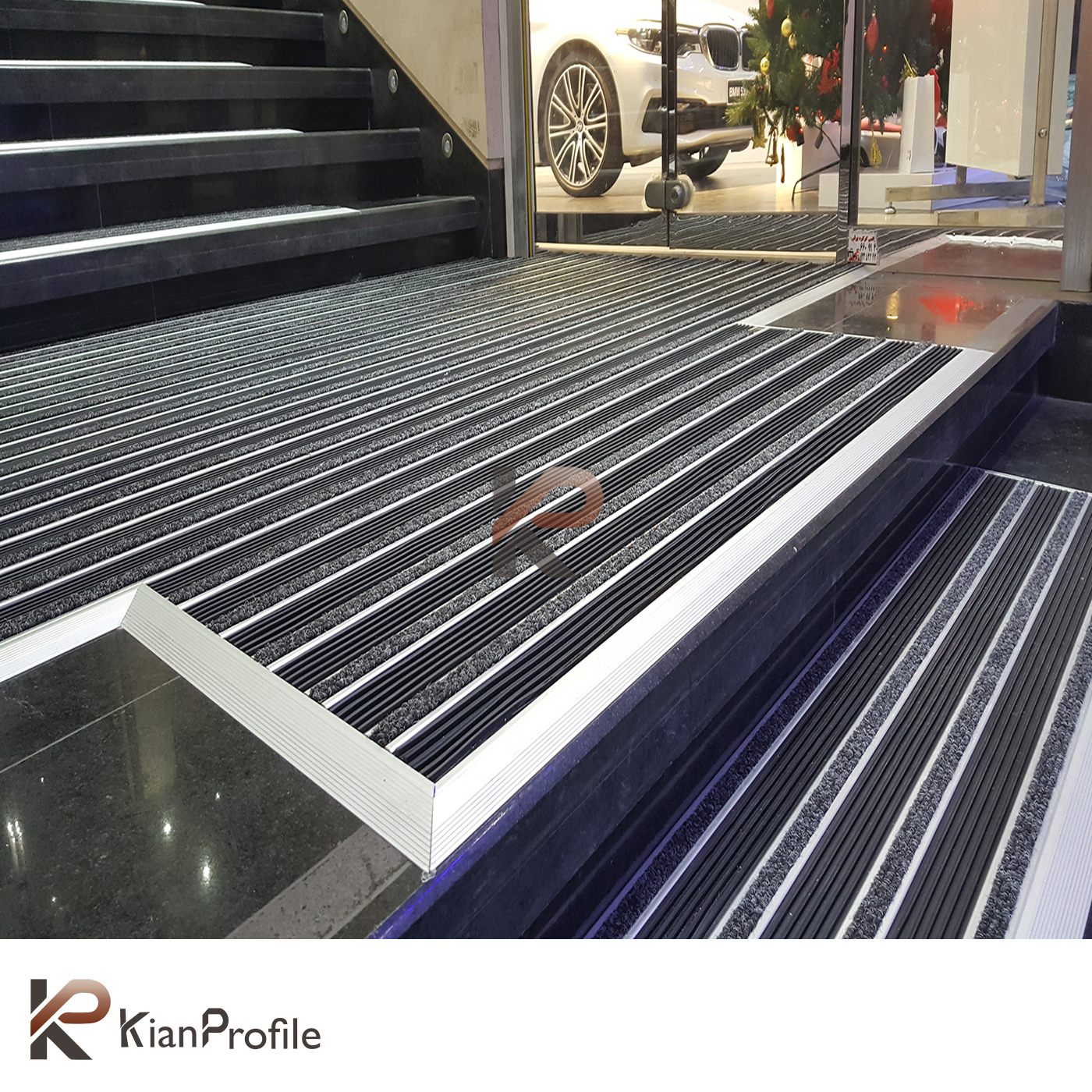 پادری آلومینیومی یک سانتی کد D450 با رویه PVC و موکت