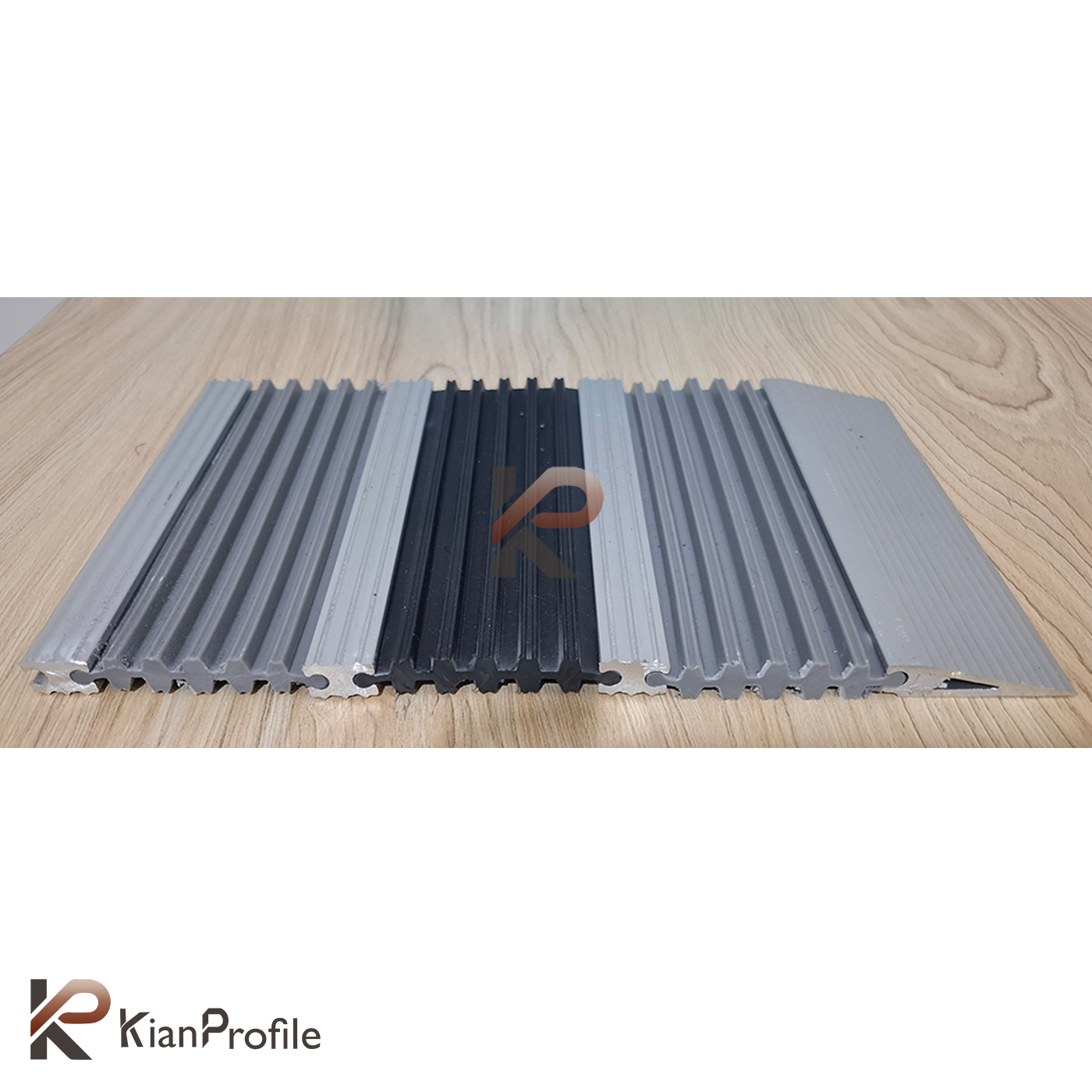 پادری آلومینیومی یک سانتی کد D200 با رویه PVC