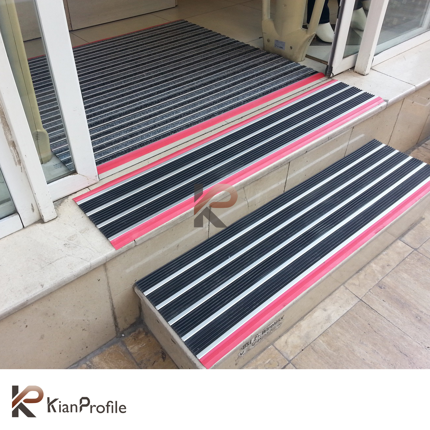 پادری آلومینیومی یک سانتی کد D200 با رویه PVC